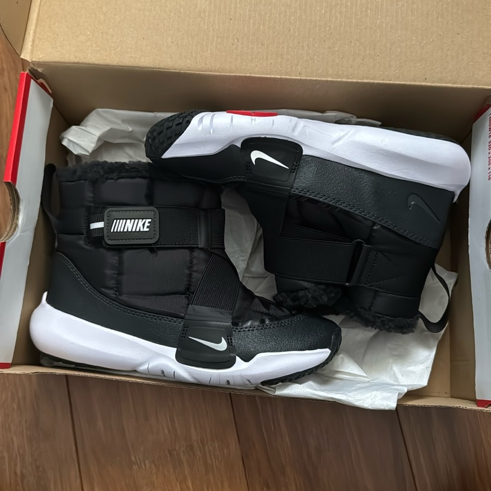 Nike flex Advancer boot ( brand new )